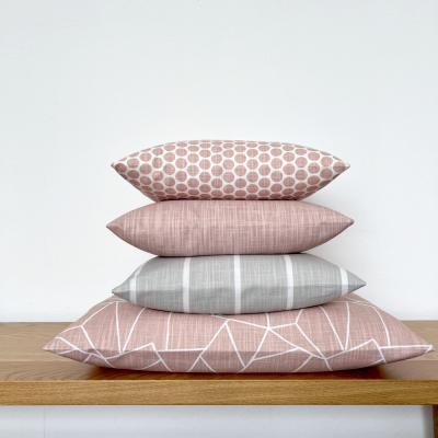 Preview: Kissenbezüge altrosa Blush und hellgrau gemustert Frühling Sommer Wohnzimmer Balkon