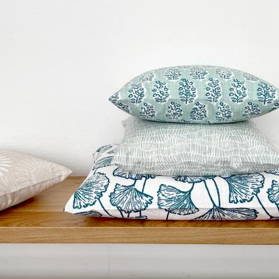 Preview: Kissenhülle Kissenbezug Dekokissen Sofakissen Kissenbezüge Dora weiß blau Ginkgo Blätter und Bent blaugemustert