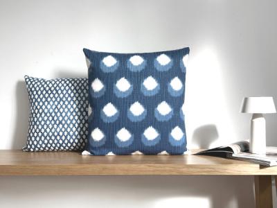 Preview: Kissen Kissenbezug Sofakissen Casa und Gems in blau weiß gemustert Frühling Sommer