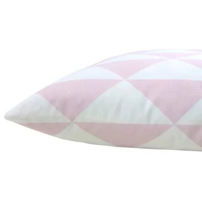 Kissen in rosa-weiß mit Dreiecksmuster geometrisch skandinavisch 40 x 40 cm